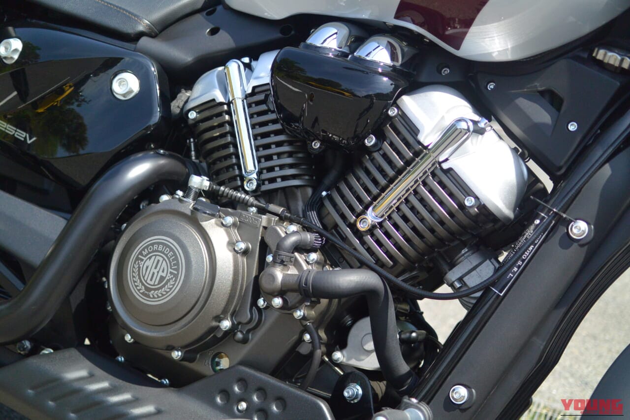 |「これ、本当に250cc…?」かつての国産ニーハンの“狂気”を思い起こさせる2台の黒船【ガレージで酒が呑める75万円のVツイン】