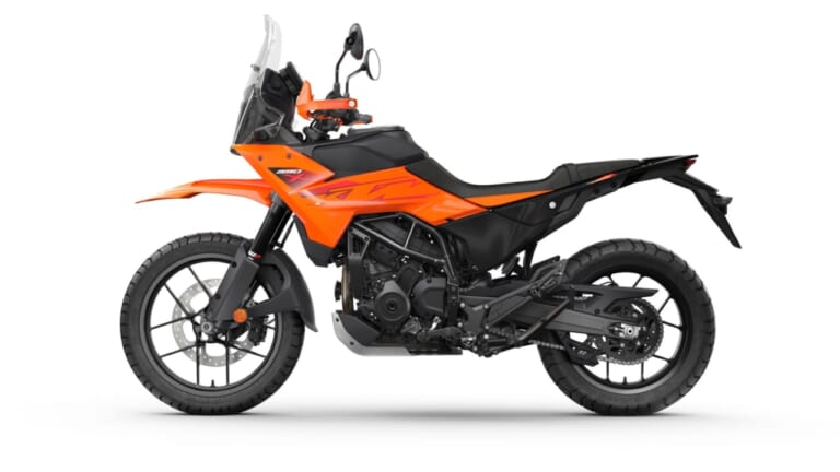 KTM 390 ADVENTURE X|165kgの軽さ×シート高825mmの安心感で、林道も高速道路もこれ1台。オーストリア発の45馬力シングルミドルアドベンチャーが放つ軽快すぎる走り【KTM新型390 ADVENTURE X発売】