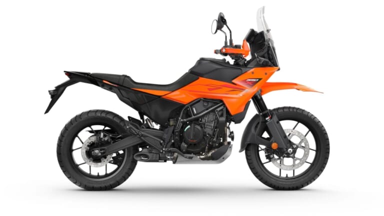 KTM 390 ADVENTURE X|165kgの軽さ×シート高825mmの安心感で、林道も高速道路もこれ1台。オーストリア発の45馬力シングルミドルアドベンチャーが放つ軽快すぎる走り【KTM新型390 ADVENTURE X発売】