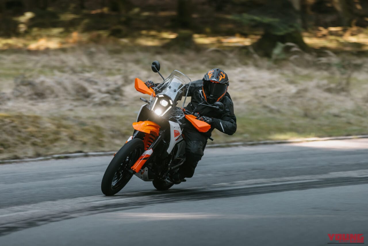 KTM 390 ADVENTURE X|165kgの軽さ×シート高825mmの安心感で、林道も高速道路もこれ1台。オーストリア発の45馬力シングルミドルアドベンチャーが放つ軽快すぎる走り【KTM新型390 ADVENTURE X発売】