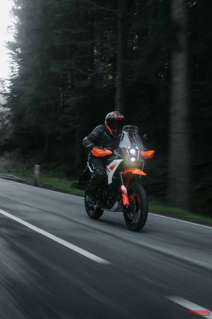 KTM 390 ADVENTURE X|165kgの軽さ×シート高825mmの安心感で、林道も高速道路もこれ1台。オーストリア発の45馬力シングルミドルアドベンチャーが放つ軽快すぎる走り【KTM新型390 ADVENTURE X発売】