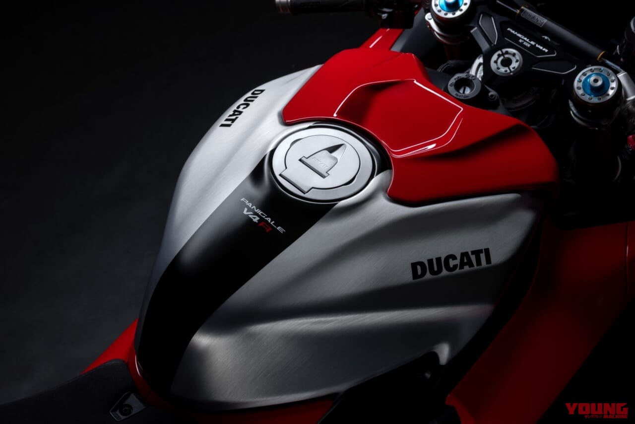 Panigale V4 R|パワーウェイトレシオは0.794kg/PS!まさに公道を走るMotoGPマシン! 驚異の235馬力&16,500rpm、新型「パニガーレV4 R」が国内上陸!!