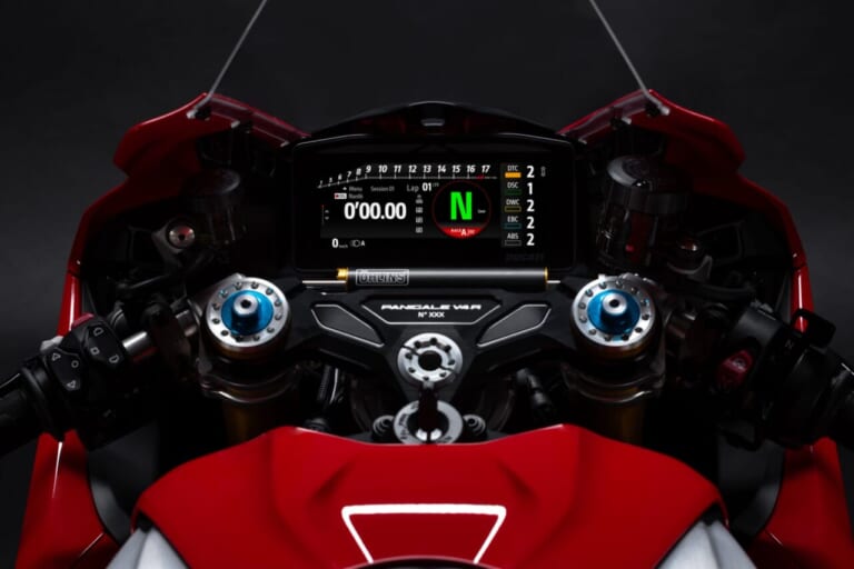 Panigale V4 R｜パワーウェイトレシオは0.794kg/PS！まさに公道を走るMotoGPマシン！ 驚異の235馬力＆16,500rpm、新型「パニガーレV4 R」が国内上陸!!