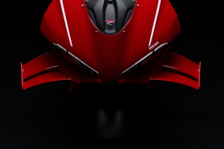 Panigale V4 R｜パワーウェイトレシオは0.794kg/PS！まさに公道を走るMotoGPマシン！ 驚異の235馬力＆16,500rpm、新型「パニガーレV4 R」が国内上陸!!