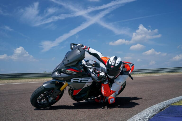 Ducati Multistrada V4 RS|足つき良好×30Lタンクのラリーか、180馬力×乾式クラッチのRSか。 旅or走りを極めるドゥカティ新型アドベンチャー「ムルティストラーダ V4」シリーズ2026年モデルがいよいよ日本上陸