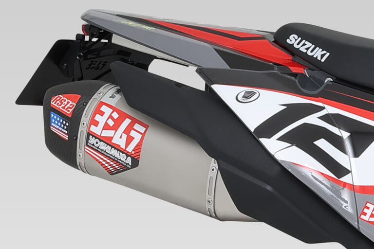 YOSHIMURA DR-Z4S/4SM Slip-On RS-12 サイクロン|約25%の軽量化とリニアな加速。競技由来のレスポンスを持つ、公道対応のDR-Z4S/SM用ヨシムラスリップオンマフラーが登場