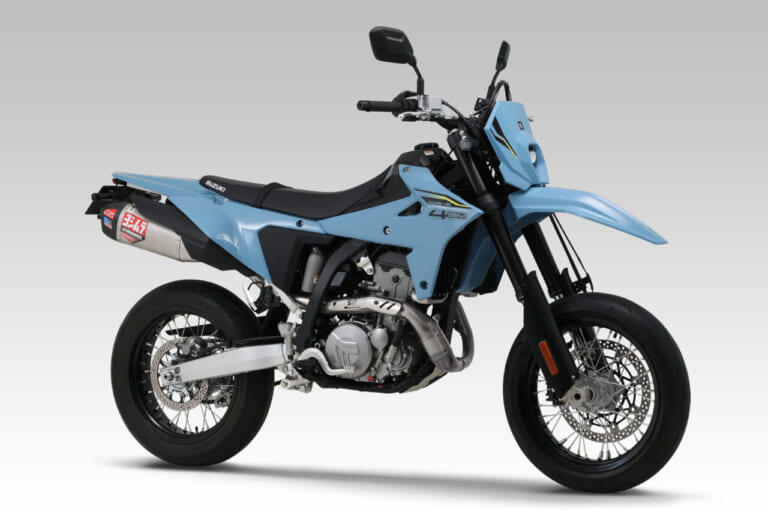 YOSHIMURA DR-Z4S/4SM Slip-On RS-12 サイクロン｜約25%の軽量化とリニアな加速。競技由来のレスポンスを持つ、公道対応のDR-Z4S/SM用ヨシムラスリップオンマフラーが登場