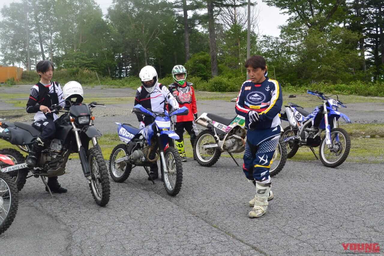 |【なぜ舗装路のベテランが泥でコケる?】元全日本ライダーに習ったら、バイクの「正しい操り方」が目からウロコだった