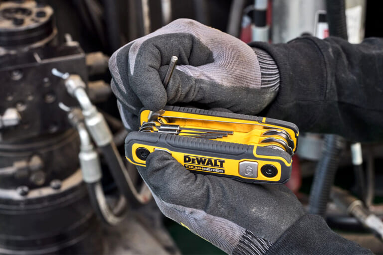 DEWALT 折りたたみ式六角レンチセット DWHT70267|「もうコレ1つあればOKじゃん…」プロの現場から生まれたガチスペックモデルが新登場! 本格仕様なのに価格設定がリーズナブルすぎる…!