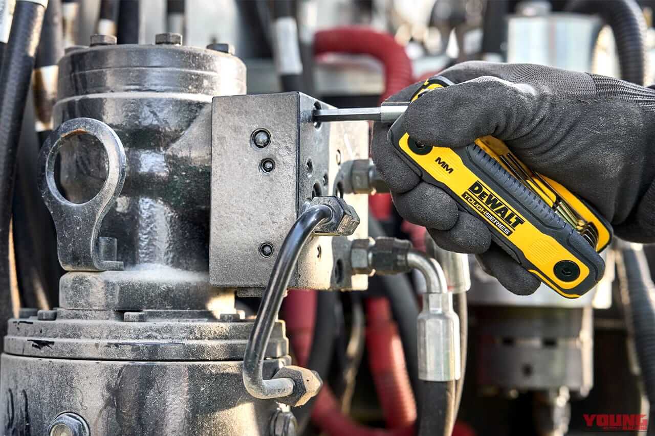 DEWALT 折りたたみ式六角レンチセット DWHT70267｜「もうコレ1つあればOKじゃん…」プロの現場から生まれたガチスペックモデルが新登場！ 本格仕様なのに価格設定がリーズナブルすぎる…！