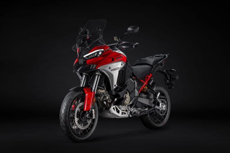 Ducati Multistrada V4 Rally｜足つき良好×30Lタンクのラリーか、180馬力×乾式クラッチのRSか。 旅or走りを極めるドゥカティ新型アドベンチャー「ムルティストラーダ V4」シリーズ2026年モデルがいよいよ日本上陸