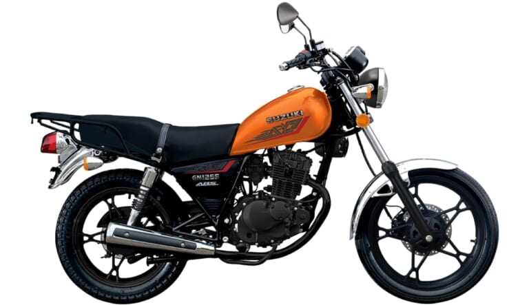 SUZUKI GN125|足つき抜群の119kgボディにABSをプラス! キャブ車なのに近代的な安心感。スズキ「GN125 ABS」に2027年モデルが登場【海外】