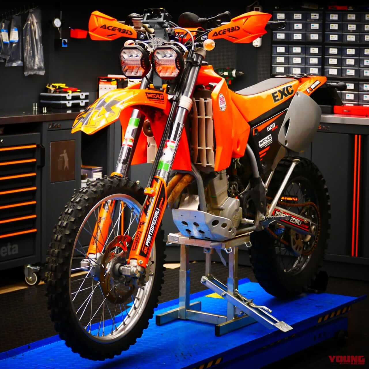 KTMやハスクバーナのエンデューロマシンに、憧れのBAJAスタイルをポン付け! 大人の冒険心を加速するラリーキットが新発売｜憧れのBAJAスタイルを、KTMやハスクバーナのエンデューロマシンにポン付け! 大人の冒険心を加速するラリーキットが新発売