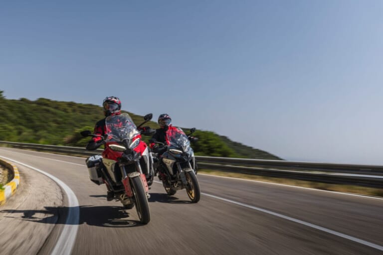 Ducati Multistrada V4 Rally｜足つき良好×30Lタンクのラリーか、180馬力×乾式クラッチのRSか。 旅or走りを極めるドゥカティ新型アドベンチャー「ムルティストラーダ V4」シリーズ2026年モデルがいよいよ日本上陸