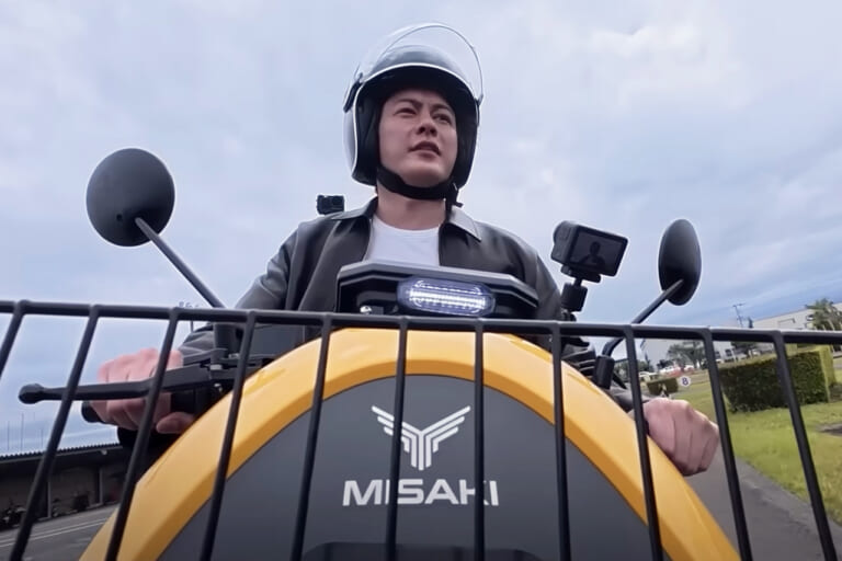 『L-noa(エルノア)』の走行テストを行う三崎優太さん｜青汁王子が本気でバイクメーカーを作った。第5のバイクメーカー“MISAKI”ブランド第1号「エルノア」の全貌を直撃！【今後の展開などここだけの秘話も】