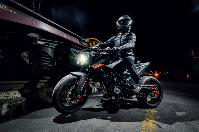 KTM 790 DUKE｜激変したブレーキ・足回りと従来モデルから2kg減の軽量化！ KTM新型「790 DUKE」2027年モデルが魅せる正当進化