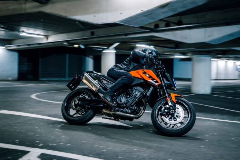 KTM 790 DUKE|激変したブレーキ・足回りと従来モデルから2kg減の軽量化! KTM新型「790 DUKE」2027年モデルが魅せる正当進化