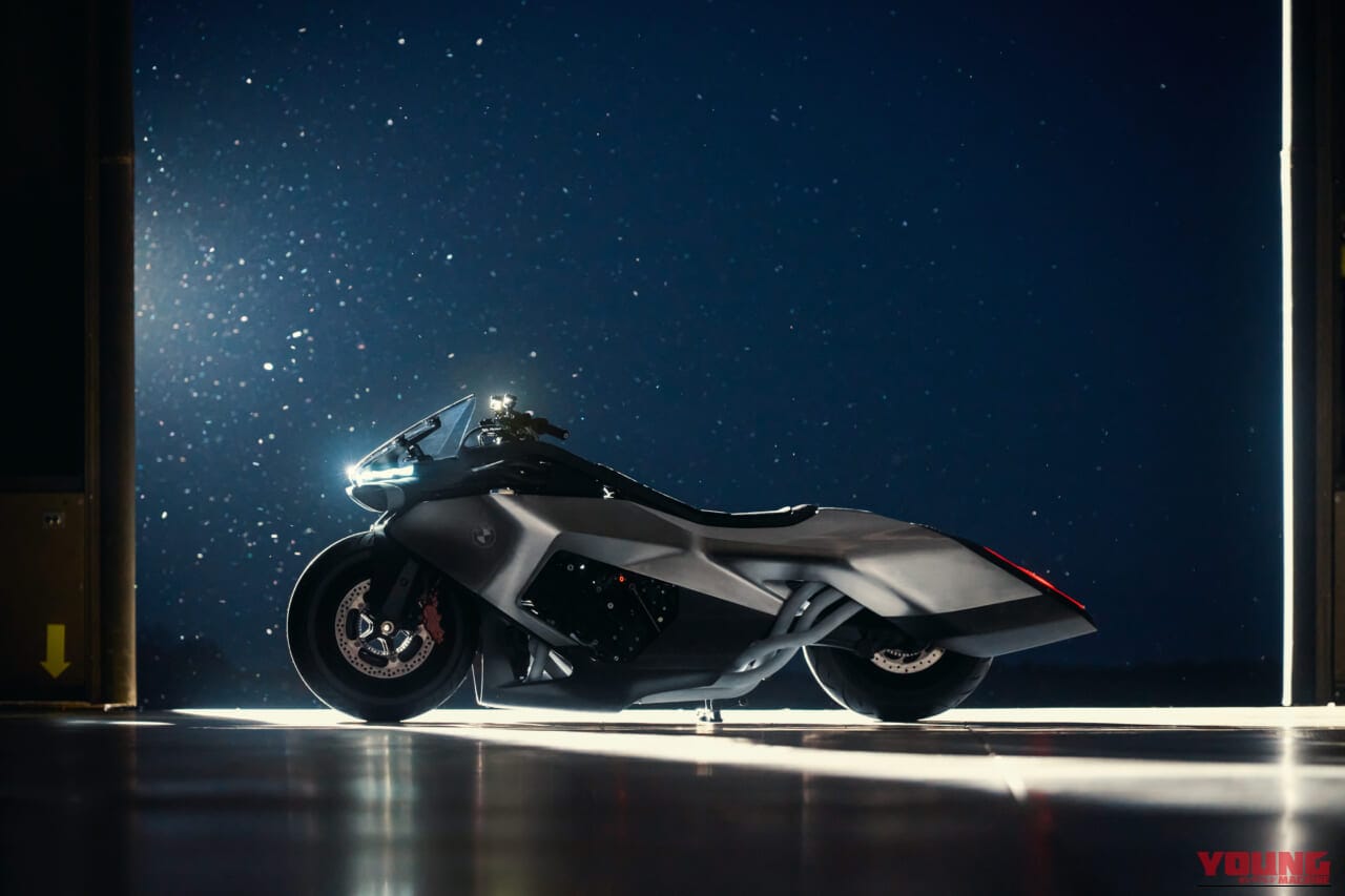 BMW VISION K18｜息を呑む2m超えのシームレスボディが醸し出す、どこまでも走りたくなる官能美。ツアラーの常識を変えるBMWの直6コンセプト「Vision K18」が公開