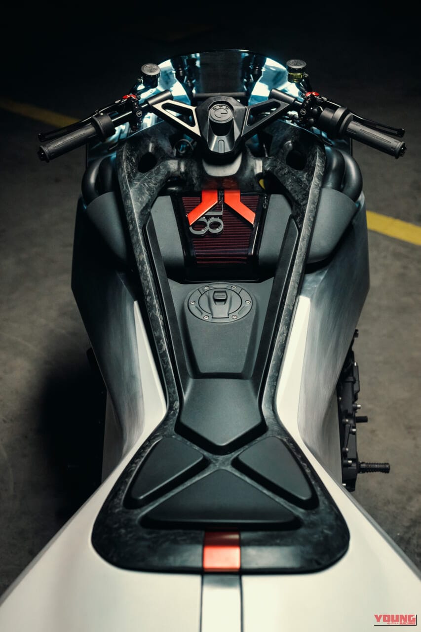 BMW VISION K18|息を呑む2m超えのシームレスボディが醸し出す、どこまでも走りたくなる官能美。ツアラーの常識を変えるBMWの直6コンセプト「Vision K18」が公開