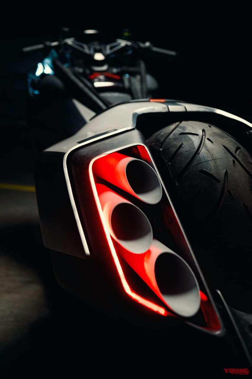 BMW VISION K18|息を呑む2m超えのシームレスボディが醸し出す、どこまでも走りたくなる官能美。ツアラーの常識を変えるBMWの直6コンセプト「Vision K18」が公開