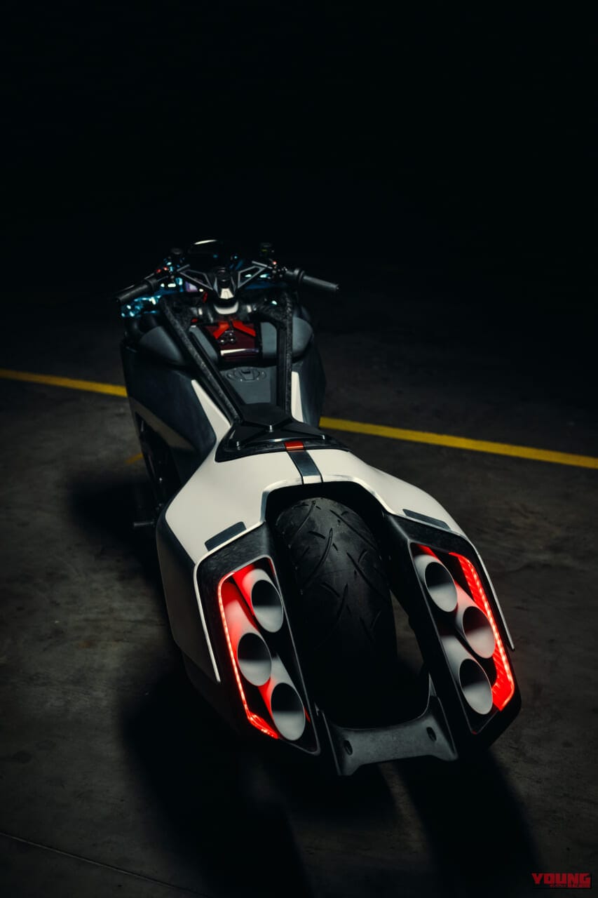 BMW VISION K18｜息を呑む2m超えのシームレスボディが醸し出す、どこまでも走りたくなる官能美。ツアラーの常識を変えるBMWの直6コンセプト「Vision K18」が公開