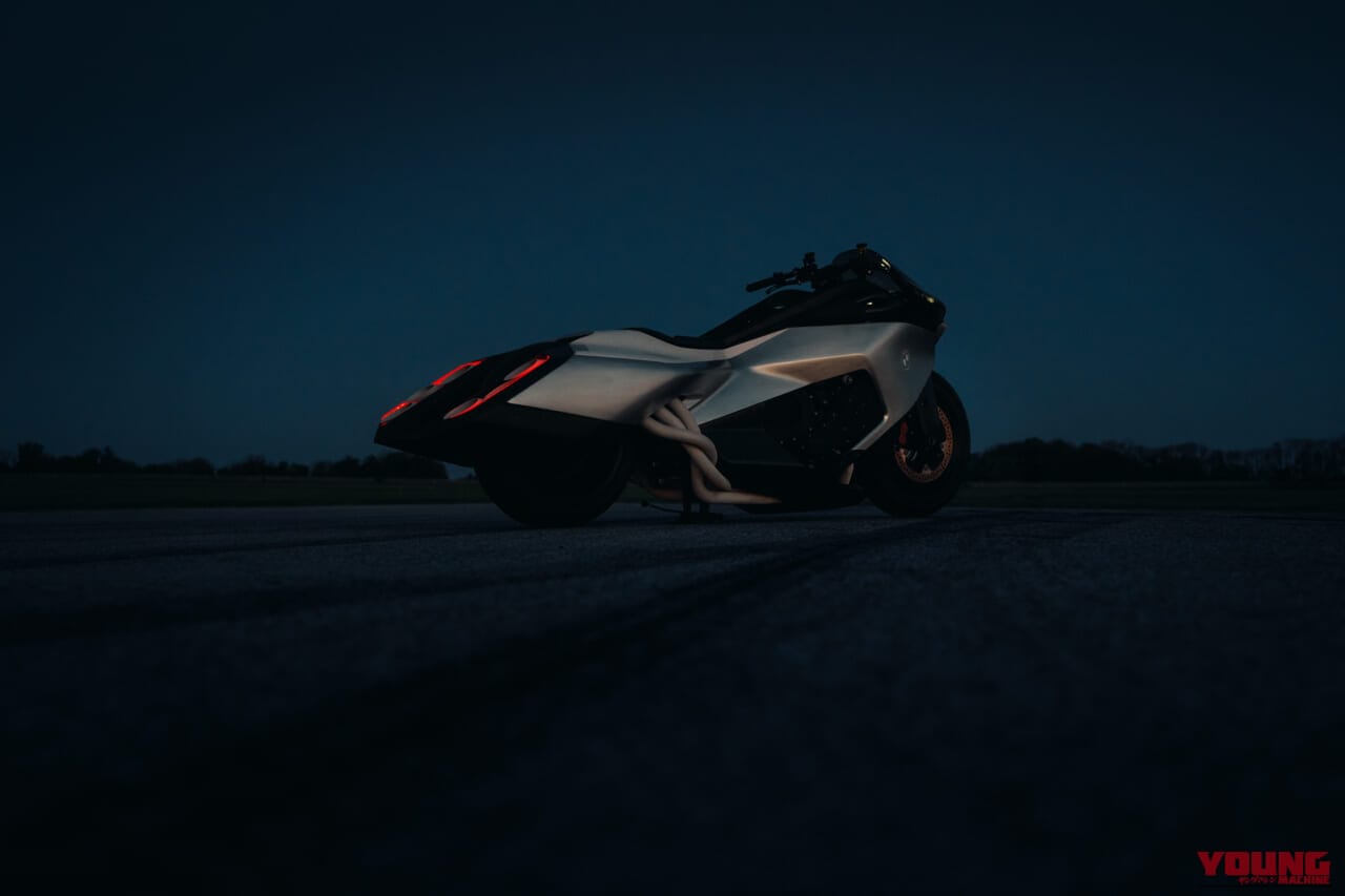 BMW VISION K18|息を呑む2m超えのシームレスボディが醸し出す、どこまでも走りたくなる官能美。ツアラーの常識を変えるBMWの直6コンセプト「Vision K18」が公開