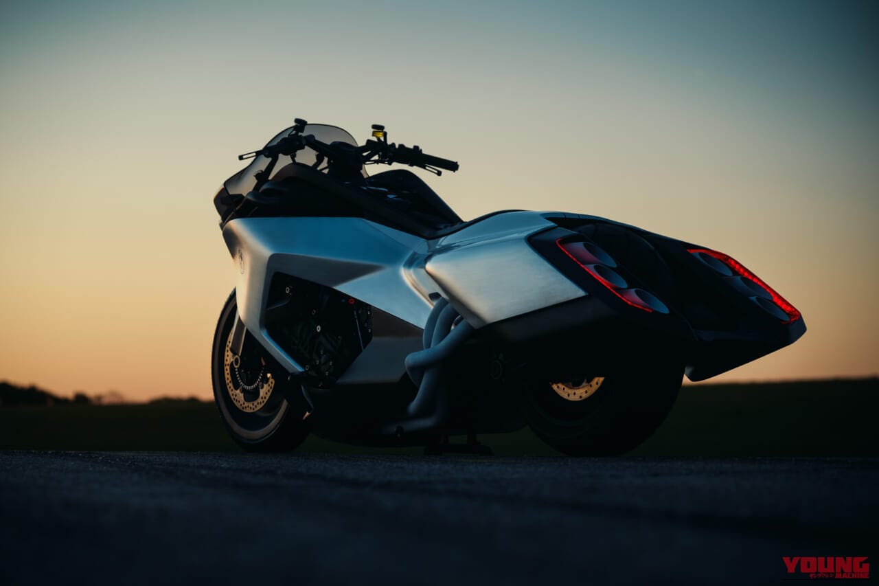 BMW VISION K18|息を呑む2m超えのシームレスボディが醸し出す、どこまでも走りたくなる官能美。ツアラーの常識を変えるBMWの直6コンセプト「Vision K18」が公開
