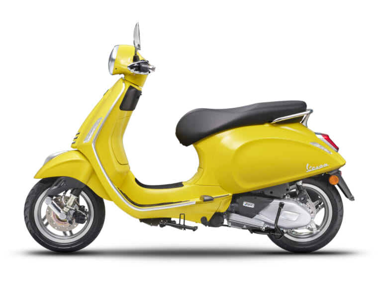 Vespa Primavera 180｜排気量アップで走りも燃費も進化! 伝統のスタイルに180ccの余裕を持つベスパ新型「プリマベーラ＆スプリント」が登場【高速走行可能】