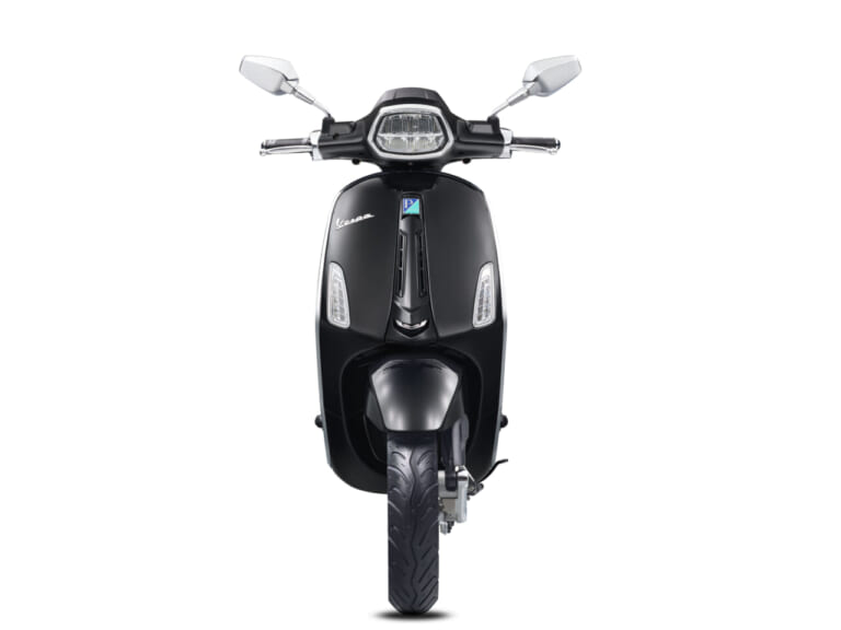 Vespa Sprint 180｜排気量アップで走りも燃費も進化! 伝統のスタイルに180ccの余裕を持つベスパ新型「プリマベーラ＆スプリント」が登場【高速走行可能】