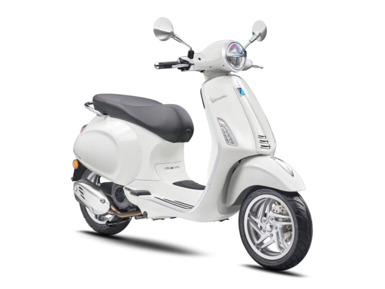 Vespa Primavera 180｜排気量アップで走りも燃費も進化! 伝統のスタイルに180ccの余裕を持つベスパ新型「プリマベーラ＆スプリント」が登場【高速走行可能】