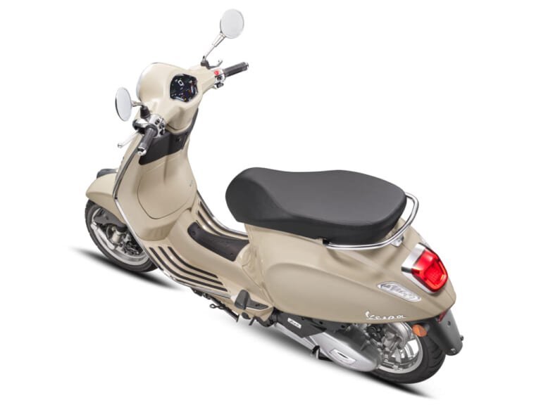Vespa Primavera 180｜排気量アップで走りも燃費も進化! 伝統のスタイルに180ccの余裕を持つベスパ新型「プリマベーラ＆スプリント」が登場【高速走行可能】