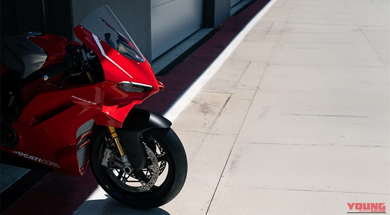 Ducati Panigale V4 R|サイドポッド初搭載による異次元の旋回力と、プロと同じシフト操作でコーナーへ。新型「パニガーレV4 R」の555万円に隠された本気の造り込み【新型発売】