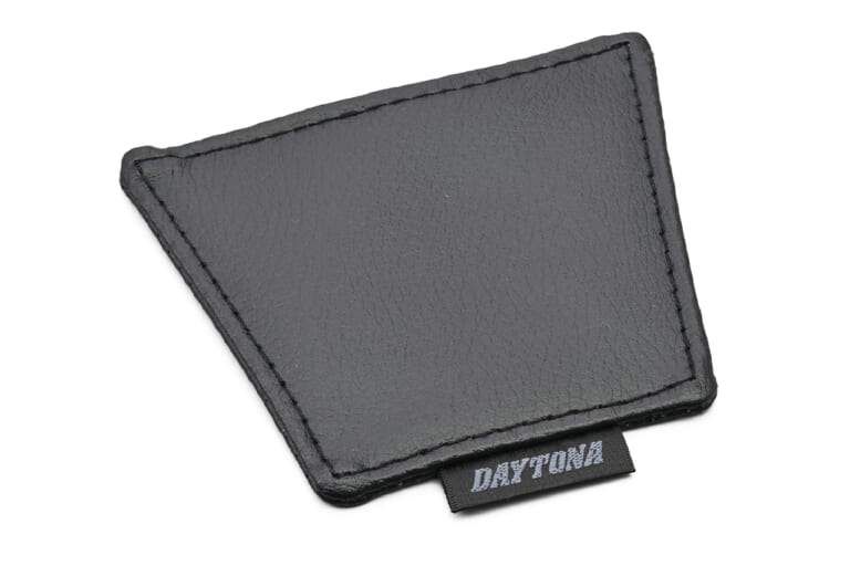 デイトナ DAYTONA キープロテクションパッド 商品番号48745｜「これ考えた人 天才か…」給油時に安心。分かる人に分かる、めちゃくちゃ使える便利なキズ防止アイテムを紹介。［デイトナ・キープロテクションパッド（48745）］