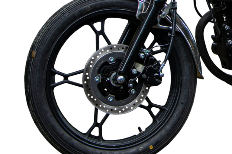 SUZUKI GN125|足つき抜群の119kgボディにABSをプラス! キャブ車なのに近代的な安心感。スズキ「GN125 ABS」に2027年モデルが登場【海外】