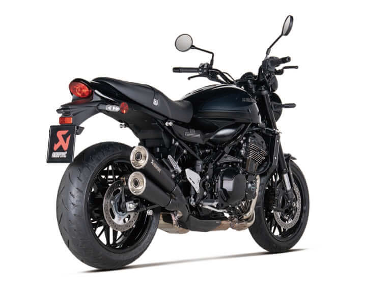 KAWASAKI Z900RS｜新型Z900RSに調和するブラックの輝き。迫力の2本出しと品格あるサウンドが魅力の、アクラポビッチJMCA認証マフラーが登場