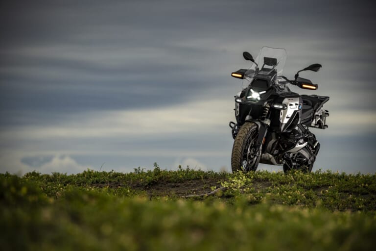 BMW R1300 GS Adventure Touring ASA|【オートマ仕様のASA&レーダー装備がロングツーリングの概念を一変させる!】BMW R1300 GS Adventure Touring ASA試乗レポート