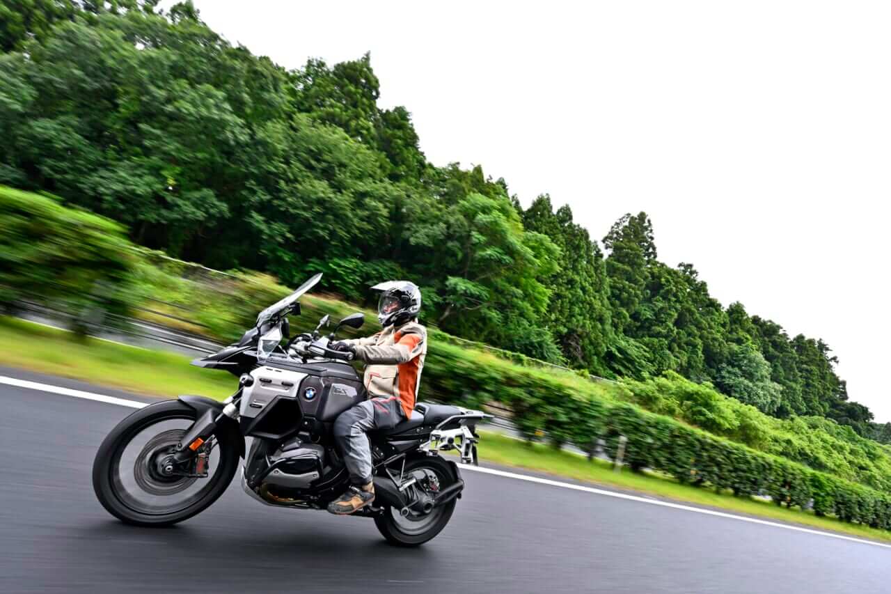 BMW R1300 GS Adventure Touring ASA|【オートマ仕様のASA&レーダー装備がロングツーリングの概念を一変させる!】BMW R1300 GS Adventure Touring ASA試乗レポート