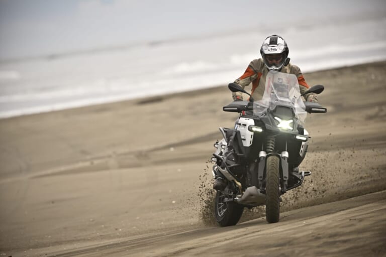 BMW R1300 GS Adventure Touring ASA|【オートマ仕様のASA&レーダー装備がロングツーリングの概念を一変させる!】BMW R1300 GS Adventure Touring ASA試乗レポート
