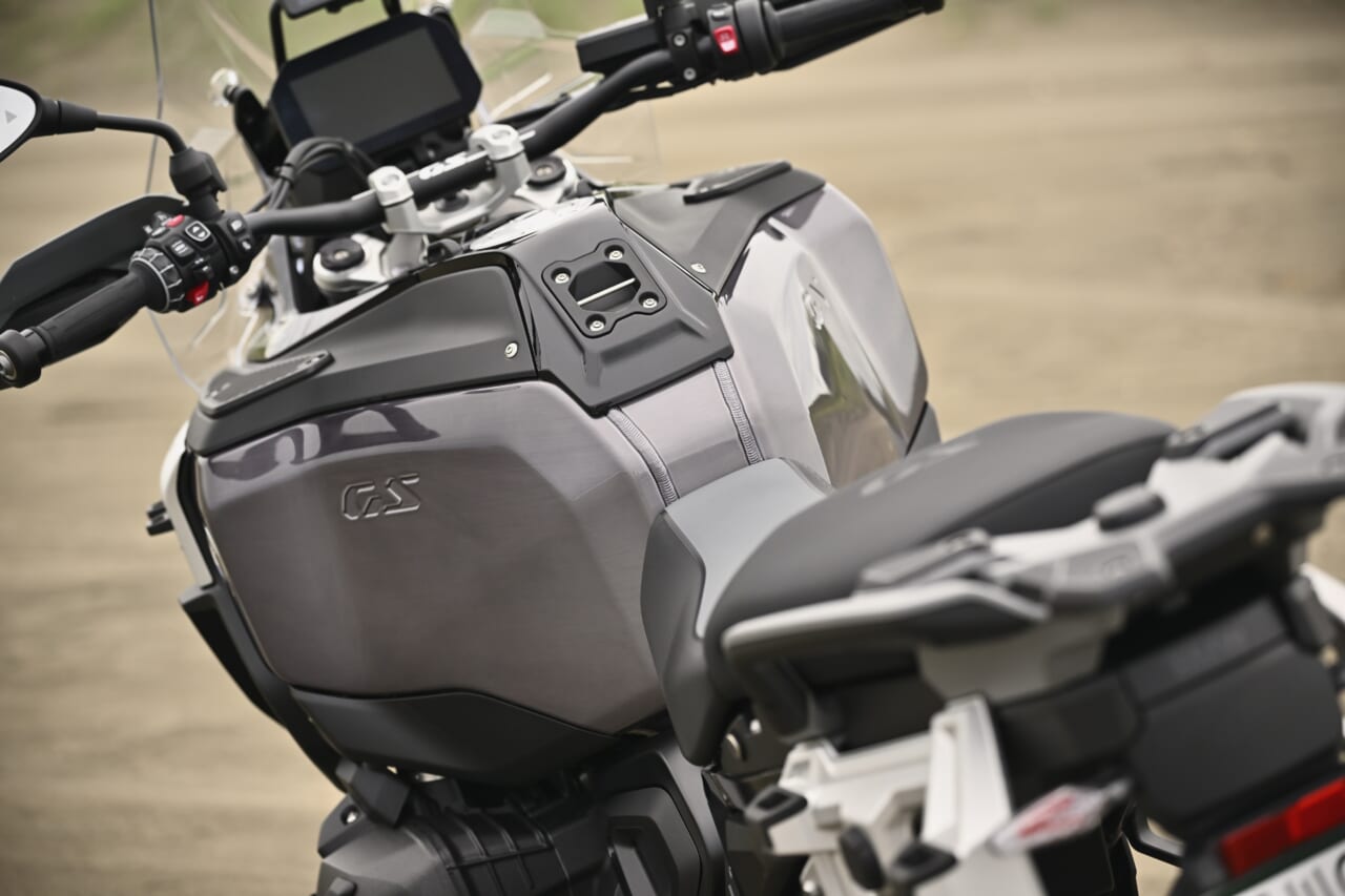 BMW R1300 GS Adventure Touring ASA|【オートマ仕様のASA&レーダー装備がロングツーリングの概念を一変させる!】BMW R1300 GS Adventure Touring ASA試乗レポート