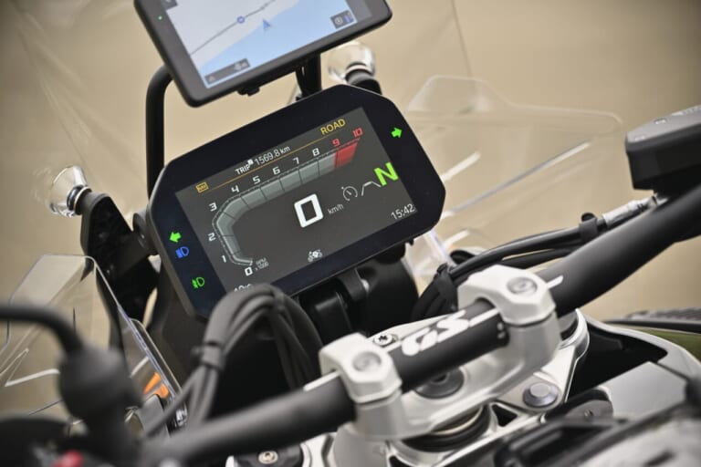 BMW R1300 GS Adventure Touring ASA|【オートマ仕様のASA&レーダー装備がロングツーリングの概念を一変させる!】BMW R1300 GS Adventure Touring ASA試乗レポート