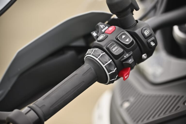 BMW R1300 GS Adventure Touring ASA|【オートマ仕様のASA&レーダー装備がロングツーリングの概念を一変させる!】BMW R1300 GS Adventure Touring ASA試乗レポート