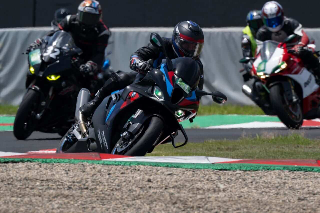 サーキットエクスペリエンス｜BMW｜鈴鹿サーキット｜M1000RR｜鈴鹿サーキットを舞台に開催される大人気走行会、ミツオカサーキットエクスペリエンス