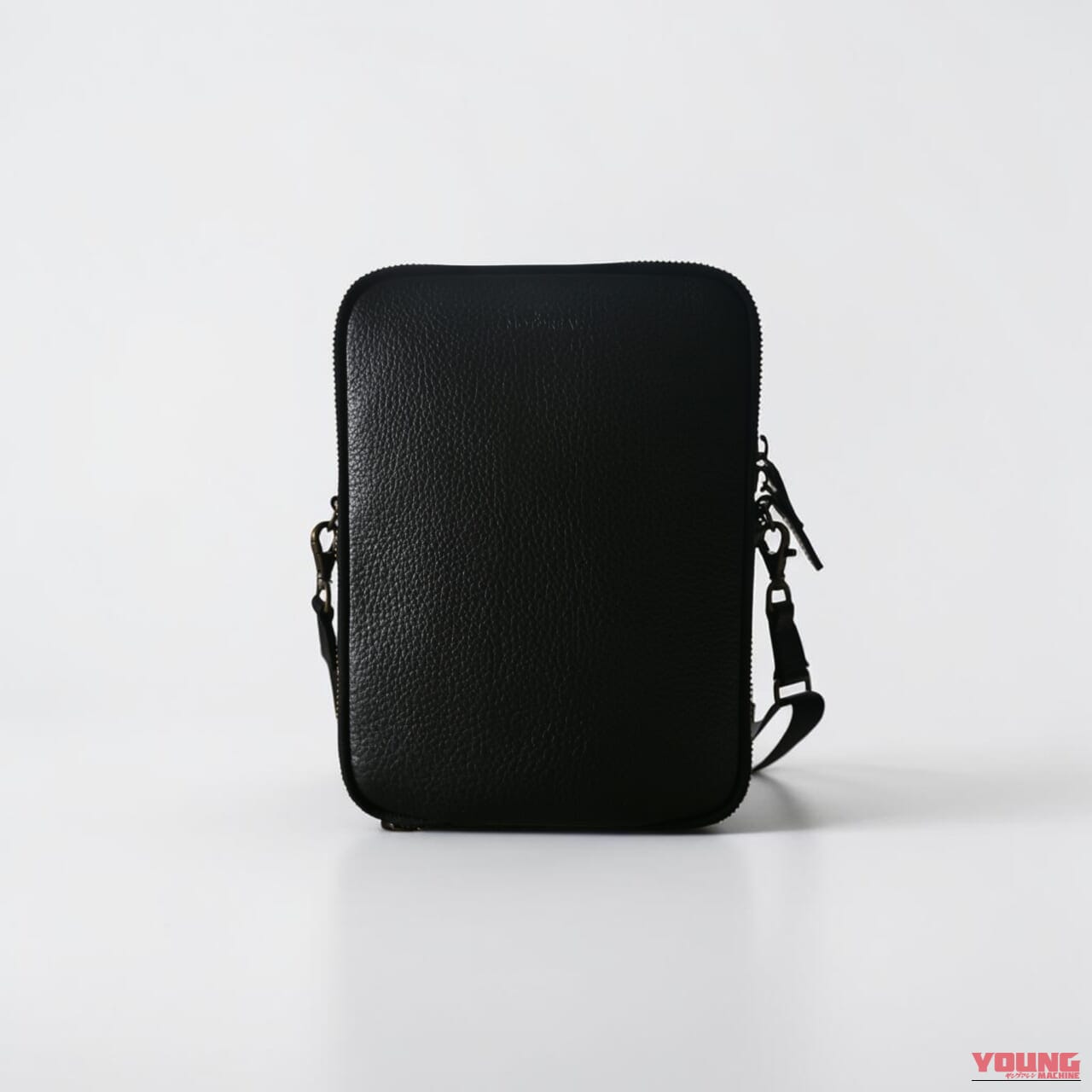 荷物の移し替えから解放されるシームレス設計。型崩れしない芯材入り構造で、バイクの美観を損なわないMOTOREAL製タンクバッグが登場｜荷物の移し替えから解放されるシームレス設計。型崩れしない芯材入り構造で、バイクの美観を損なわないMOTOREAL製タンクバッグが登場