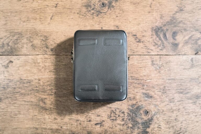 荷物の移し替えから解放されるシームレス設計。型崩れしない芯材入り構造で、バイクの美観を損なわないMOTOREAL製タンクバッグが登場｜荷物の移し替えから解放されるシームレス設計。型崩れしない芯材入り構造で、バイクの美観を損なわないMOTOREAL製タンクバッグが登場