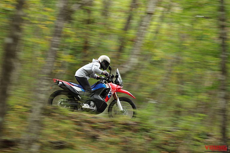Honda CRF250 RALLY｜「スズキってこんなに楽しかったの!?」岡崎静夏が驚いた2025年のベスト試乗3台！【ホンダとヤマハ、カワサキの違いも語る】