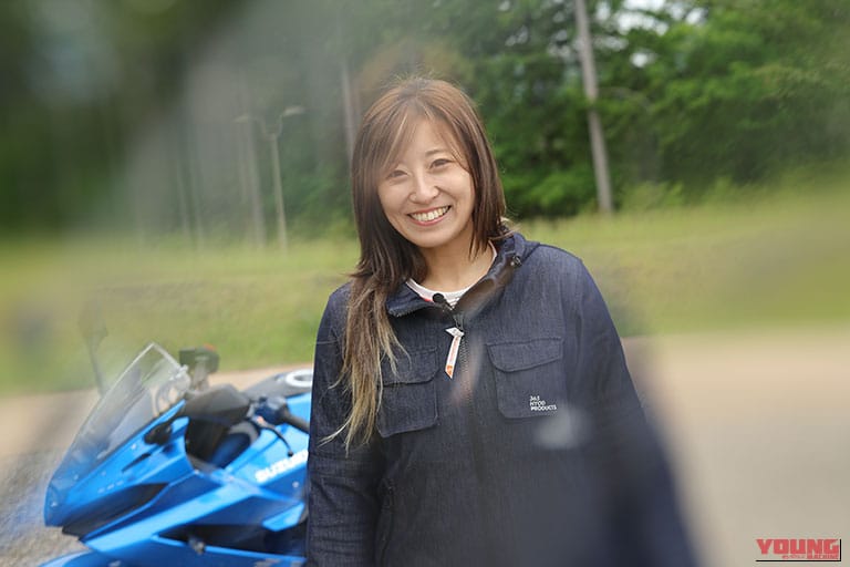 SUZUKI GSX-8R｜「スズキってこんなに楽しかったの!?」岡崎静夏が驚いた2025年のベスト試乗3台！【ホンダとヤマハ、カワサキの違いも語る】