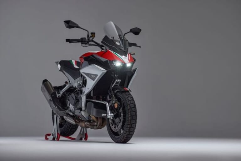 bimota TESI H2 TERA｜フロントフォークなし・究極のハブステア×200馬力! アドベンチャーの常識を激変させる、スーパーチャージャー搭載のビモータ新型「TESI H2 TERA」が日本上陸