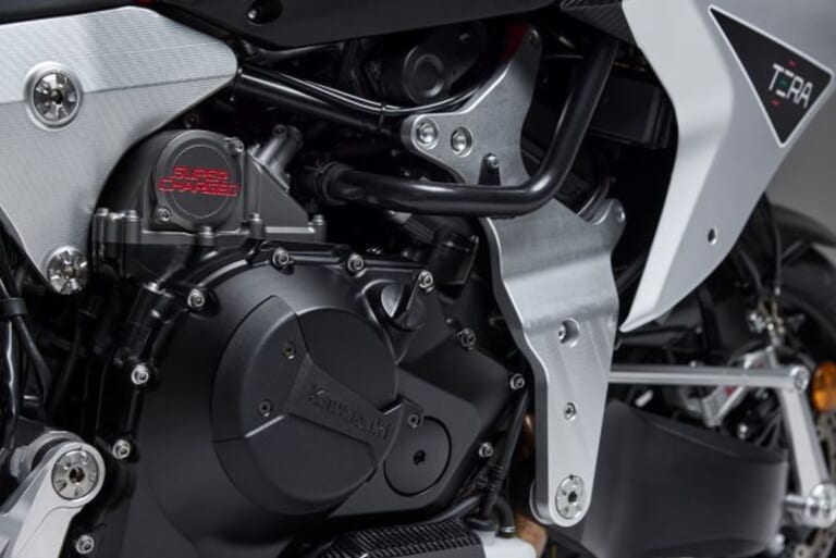 bimota TESI H2 TERA｜フロントフォークなし・究極のハブステア×200馬力! アドベンチャーの常識を激変させる、スーパーチャージャー搭載のビモータ新型「TESI H2 TERA」が日本上陸