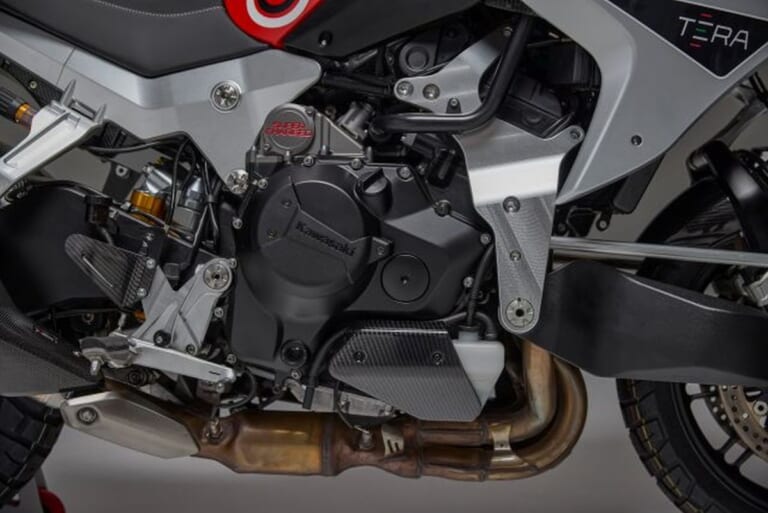 bimota TESI H2 TERA|フロントフォークなし・究極のハブステア×200馬力! アドベンチャーの常識を激変させる、スーパーチャージャー搭載のビモータ新型「TESI H2 TERA」が日本上陸