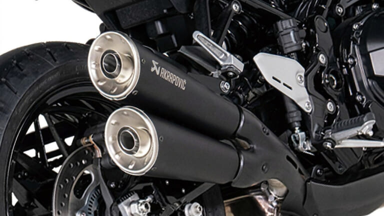 新型Z900RSに調和するブラックの輝き。迫力の2本出しと品格あるサウンドが魅力の、アクラポビッチJMCA認証マフラーが登場